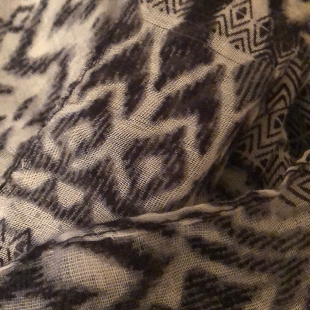 patterned infinity scarf - Picture 2 of 2
